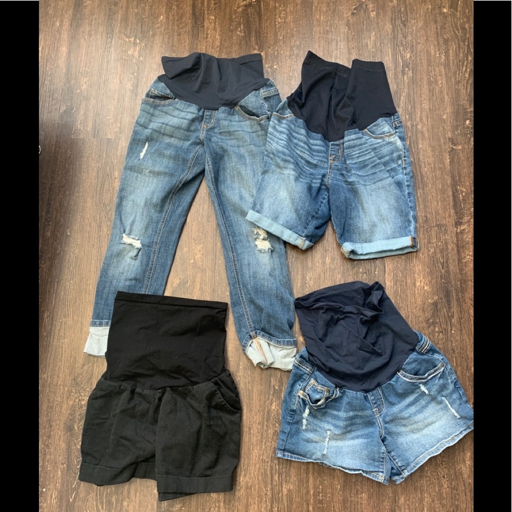 Maternity lot of shorts and capris size small